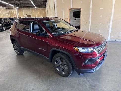 Used 2022 Jeep Compass Latitude AWD/4WD image 2