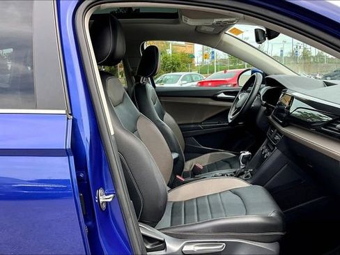 Used 2022 Volkswagen Taos SEL image 28