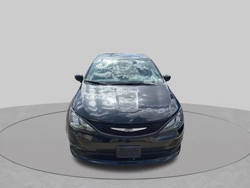 Used 2023 Chrysler Voyager LX FWD image 11