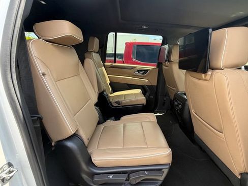 Used 2023 Chevrolet Suburban Premier w/ Premium Package RWD image 5