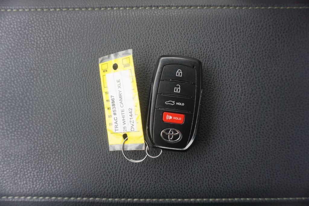 Used 2025 Toyota Camry XLE AWD/4WD image 30