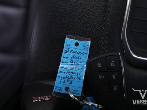 Used 2021 GMC Yukon Denali w/ Denali Premium Package image 9