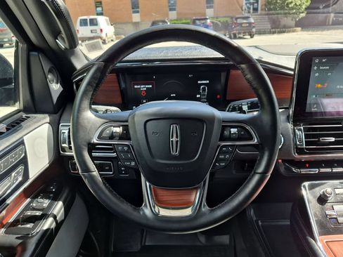 Used 2020 Lincoln Navigator L Reserve w/ Equipment Group 208A Reserve AWD/4WD image 17