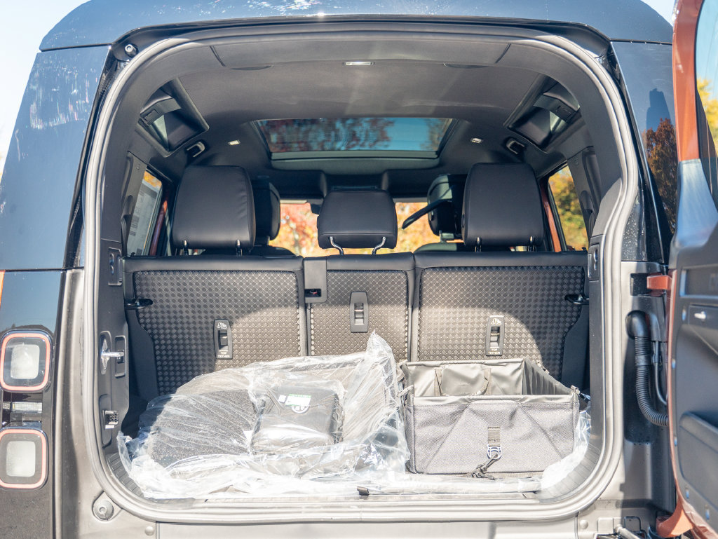 New 2027 Land Rover Defender 110 X-Dynamic SE AWD/4WD image 25