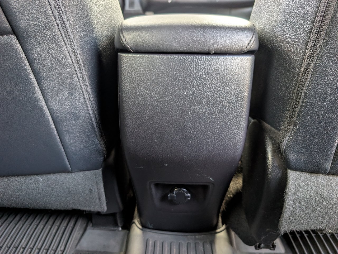 Used 2017 Toyota RAV4 Platinum FWD image 7