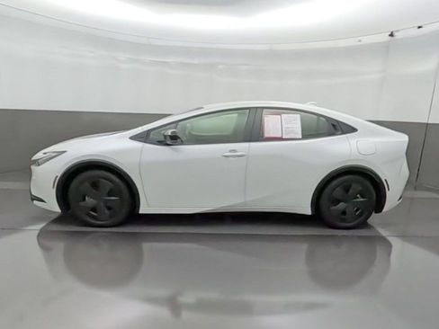 Certified 2025 Toyota Prius LE FWD image 6