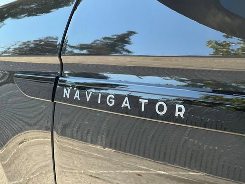Used 2025 Lincoln Navigator Black Label AWD/4WD image 29