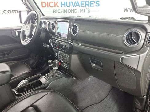 Used 2022 Jeep Wrangler Unlimited Sahara w/ Cold Weather Group image 18