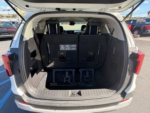 Used 2025 Kia Carnival image 18