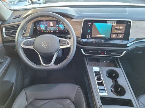 Used 2026 Volkswagen Atlas SE image 7