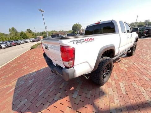Used 2016 Toyota Tacoma TRD Off-Road w/ Towing Package AWD/4WD image 33