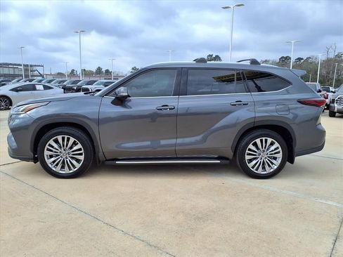 Used 2024 Toyota Highlander Platinum image 8