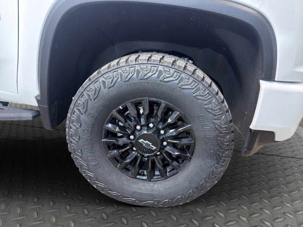 Used 2023 Chevrolet Silverado 3500 LTZ w/ LTZ Plus Package AWD/4WD image 23