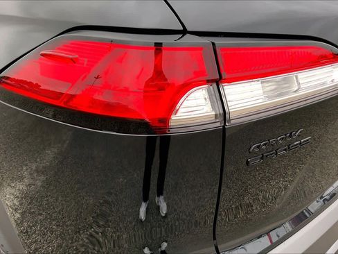 Used 2025 Toyota Corolla Cross AWD Hybrid image 28