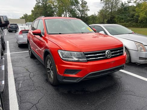 Used 2019 Volkswagen Tiguan SE w/ Panoramic Sunroof Package AWD/4WD image 3