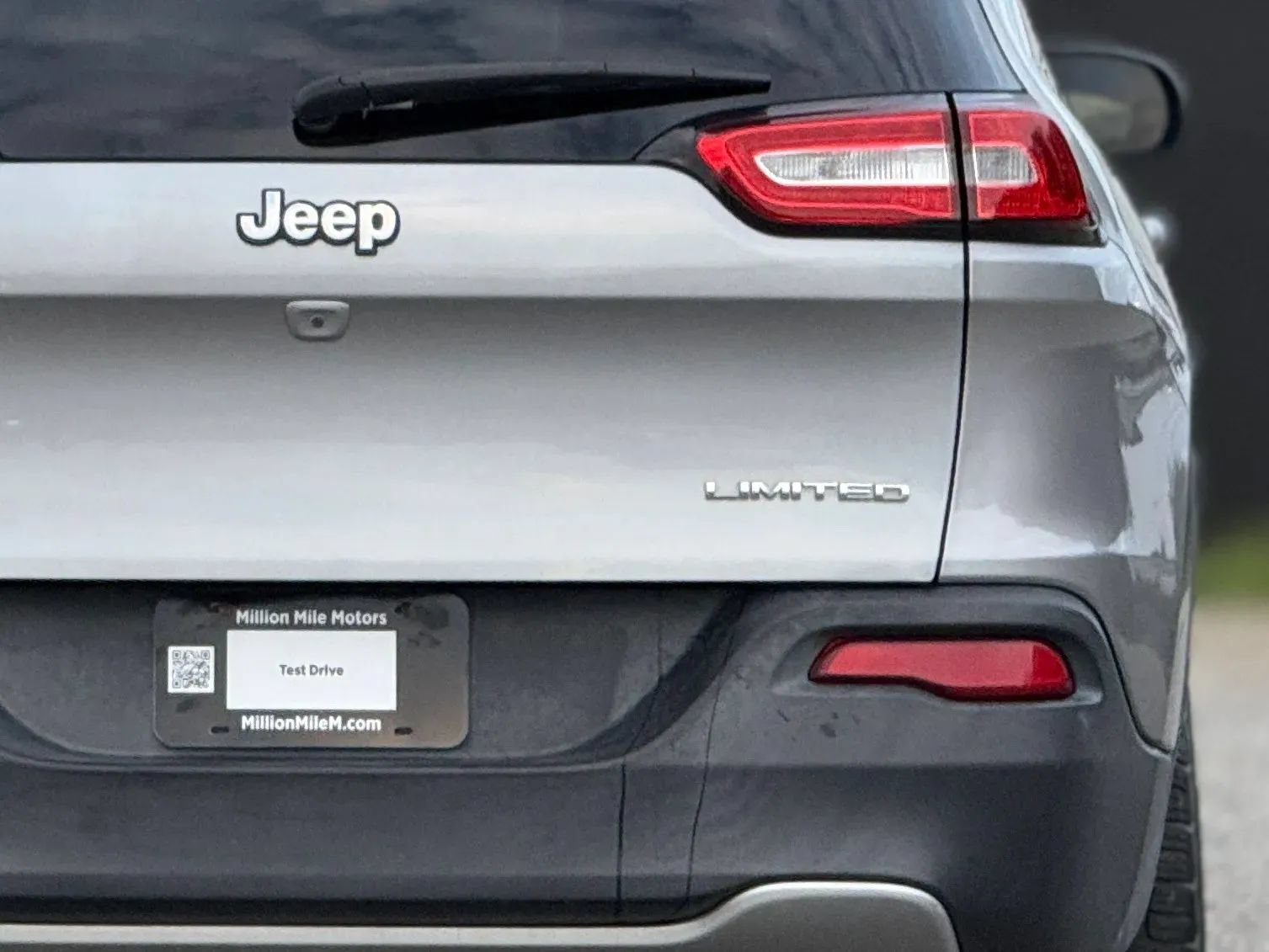 Used 2017 Jeep Cherokee Limited FWD image 14