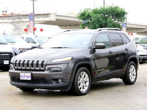 Used 2016 Jeep Cherokee Latitude w/ Comfort/Convenience Group FWD image 7