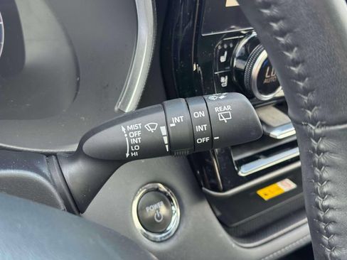 Used 2023 Toyota Highlander Limited AWD/4WD image 27
