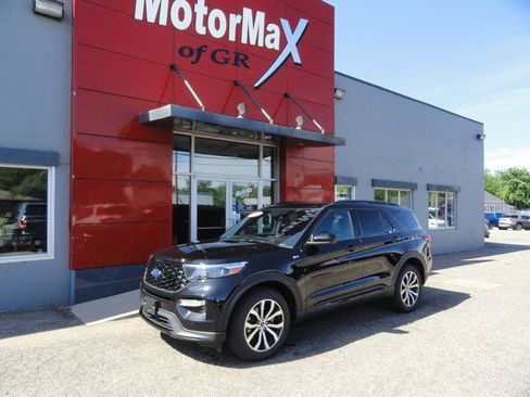Used 2023 Ford Explorer ST-Line AWD/4WD image 1