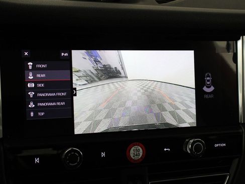 Certified 2025 Porsche Macan AWD/4WD image 17