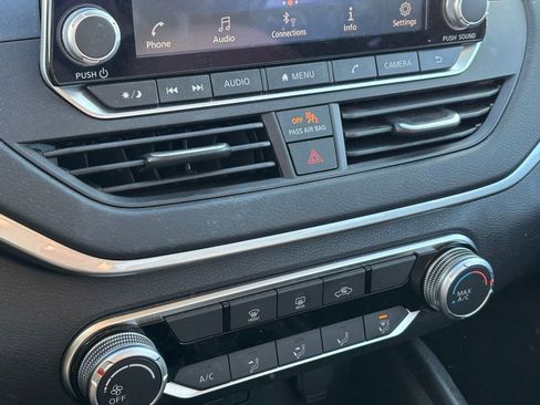 Used 2025 Nissan Altima 2.5 S image 15