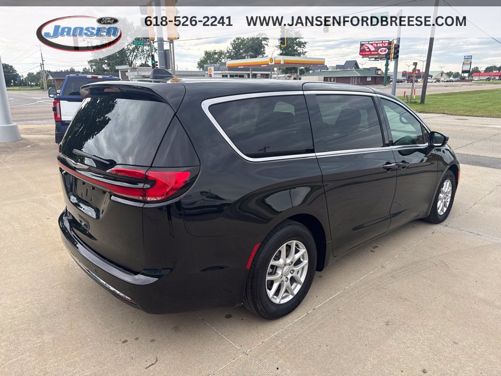 Used 2025 Chrysler Pacifica Select FWD image 7