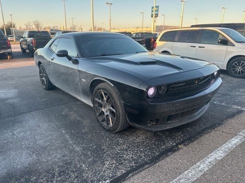 Used 2017 Dodge Challenger R/T w/ Driver Convenience Group image 3