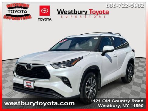 Used 2024 Toyota Highlander XLE image 5