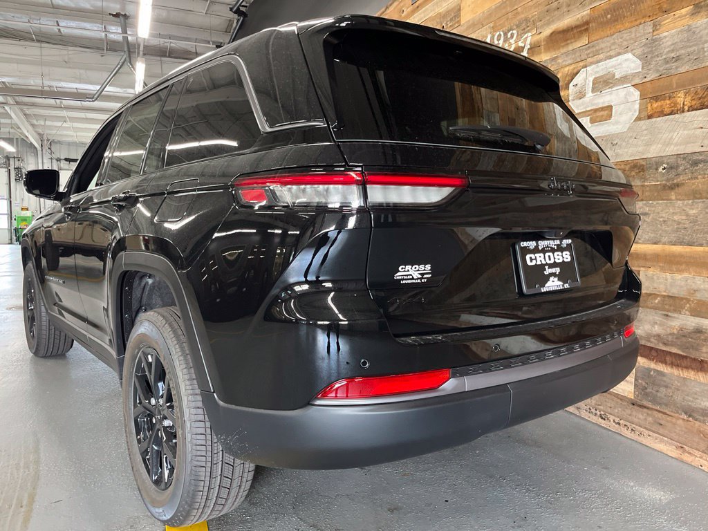 New 2026 Jeep Grand Cherokee Altitude AWD/4WD image 17