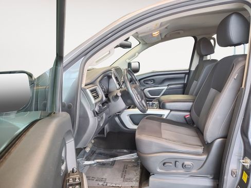 Used 2020 Nissan Titan SV w/ SV Convenience Package image 23