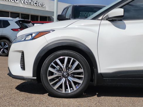 Certified 2023 Nissan Kicks SV FWD image 9