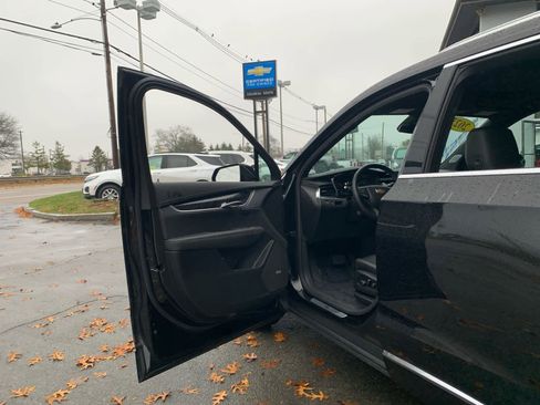 Certified 2025 Cadillac XT6 Premium Luxury image 15