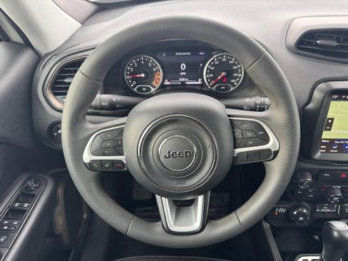 Used 2023 Jeep Renegade Latitude image 10