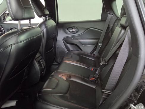 Used 2020 Jeep Cherokee Trailhawk AWD/4WD image 31