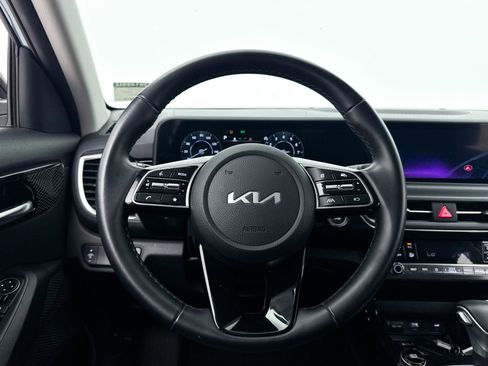 Certified 2024 Kia Seltos S FWD image 3