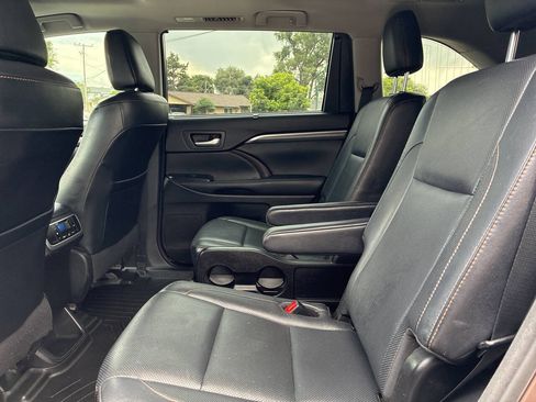 Used 2017 Toyota Highlander Limited w/ Carpet Mat Package AWD/4WD image 10