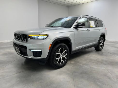 Used 2024 Jeep Grand Cherokee L Limited w/ Luxury Tech Group II image 3