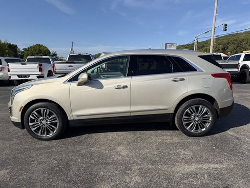 Used 2017 Cadillac XT5 Premium Luxury AWD/4WD image 2