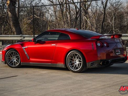 Used 2015 Nissan GT-R Premium image 6