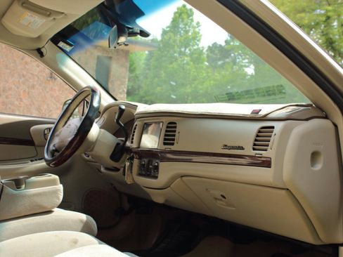 Used 2005 Chevrolet Impala w/ Preferred Equipment Group FWD image 25