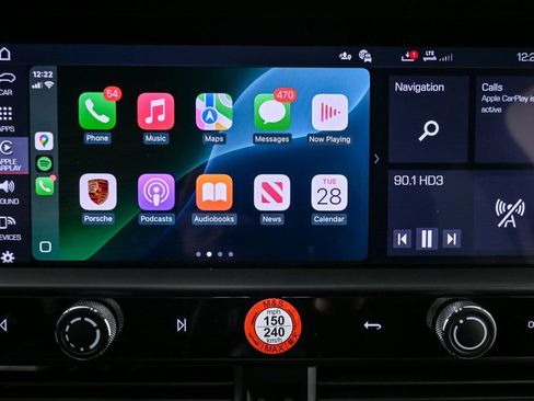 Certified 2025 Porsche Macan image 16