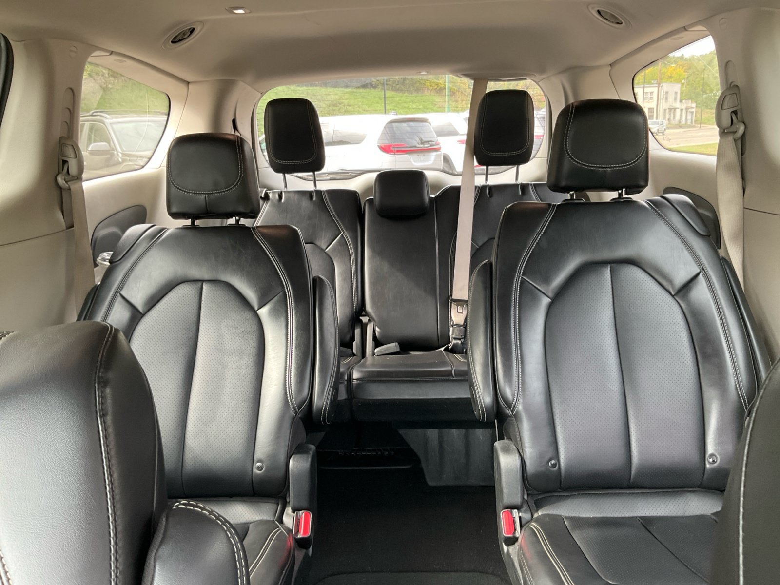 Used 2024 Chrysler Pacifica Touring-L FWD image 34