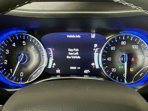 Used 2024 Chrysler Pacifica Touring-L image 2