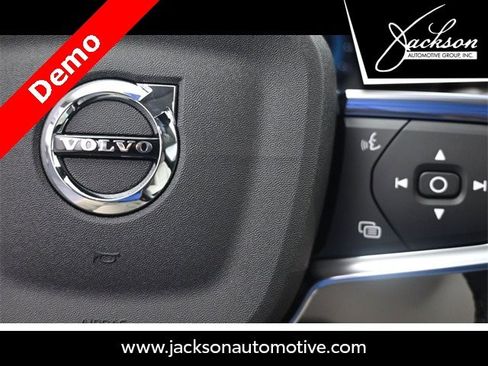 New 2025 Volvo XC40 B5 Ultra image 14
