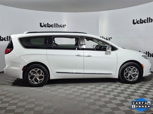 Used 2022 Chrysler Pacifica Limited image 8