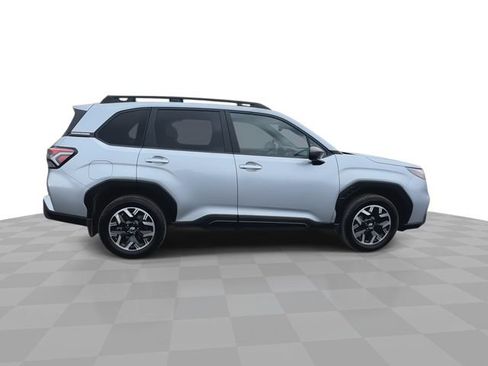 Used 2025 Subaru Forester Premium AWD/4WD image 9