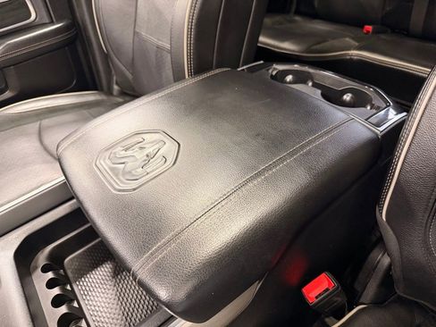 Used 2019 RAM 2500 Laramie w/ Black Appearance Package AWD/4WD image 37