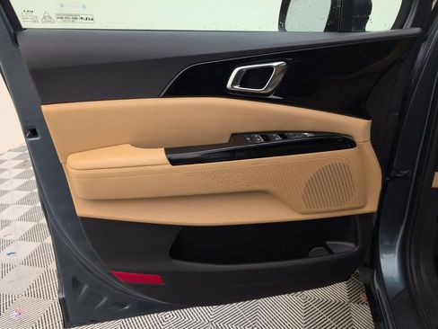 Used 2024 Kia Carnival EX FWD image 32