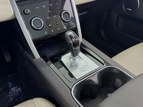 Used 2022 Land Rover Discovery Sport SE image 5