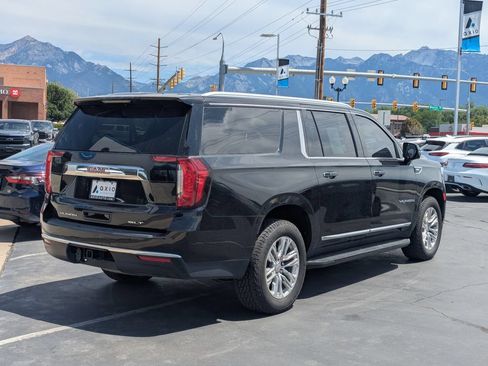 Used 2023 GMC Yukon XL SLT w/ SLT Premium Package AWD/4WD image 4